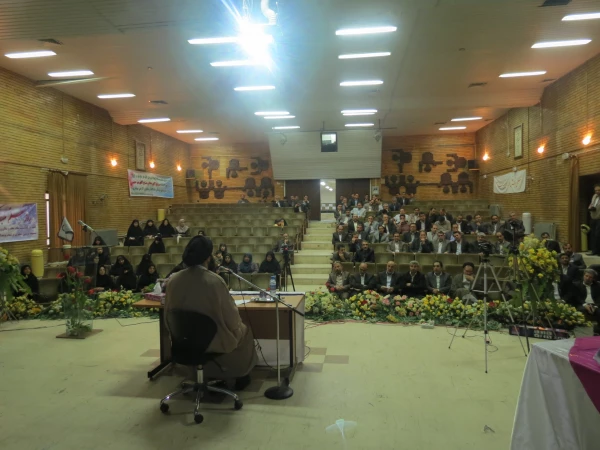 مراسم تجلیل از اساتید و کارکنان