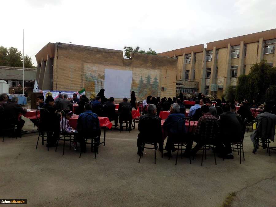 مراسم هفته آموزش با حضور مدیر کل محترم آموزش و پرورش استان کرمانشاه در پردیس  
شهید صدوقی کرمانشاه برگزار شد 3