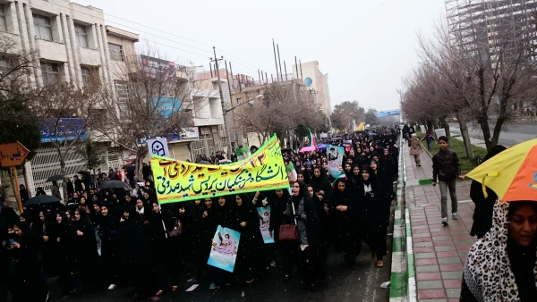 حضور دانشجویان و کارمندان پردیس شهید صدوقی در راهپیمایی 22 بهمن