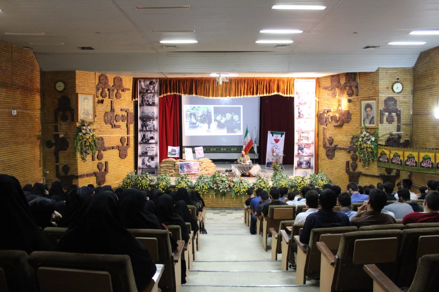 نشست  با موضوع استکبار ستیزی و روابط با آمریکا  3