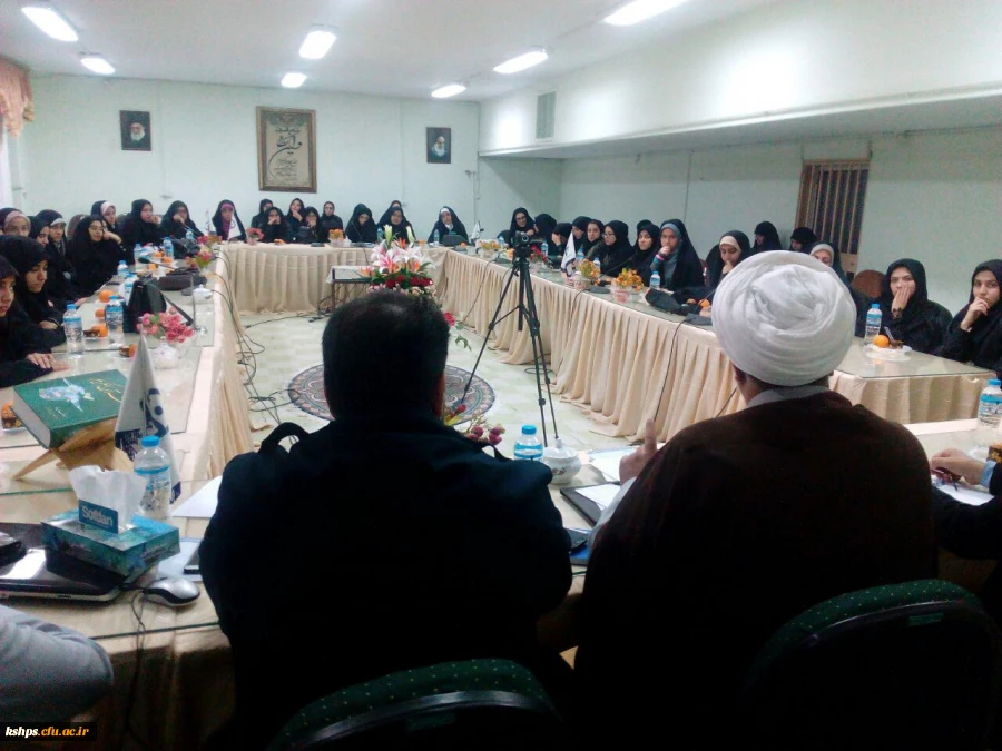 جلسه توجیهی نماینده نهاد رهبری  با دانشجویان  راهی سفر عتبات عایات