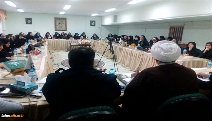 جلسه توجیهی نماینده نهاد رهبری با دانشجویان راهی سفر عتبات عالیات