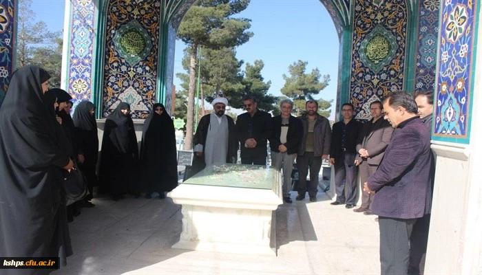 حضورکارکنان دانشگاه فرهنگیان در مزار شهدا و تجدید پیمان با ارمانهای شهدا به مناسبت دهه فجر انقلاب