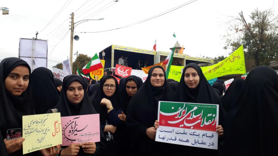 حضور گسترده دانشجویان ،کارکنان دانشگاه فرهنگیان پردیس شهید صدوقی در راهپیمایی 13 آبانماه 97 استان کرمانشاه 3