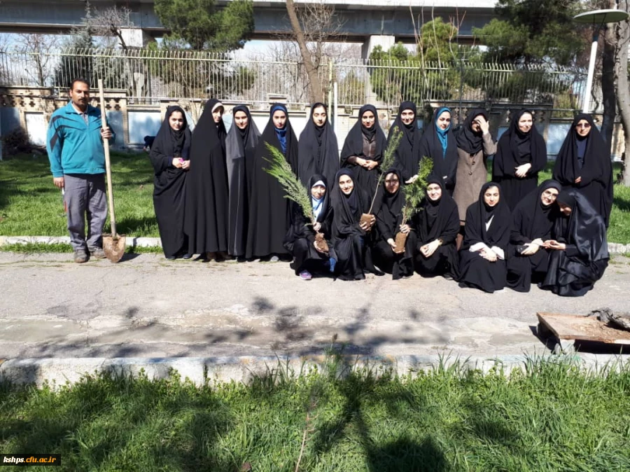 غرس نهال به مناسبت درخت کاری در پردیس شهید صدوقی  7