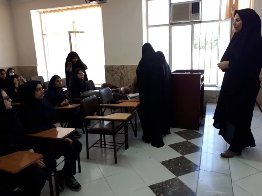 بازدید دانش آموزان دبیرستان    از پردیس شهید صدوقی در هفته بزرگداشت کارورزی 3