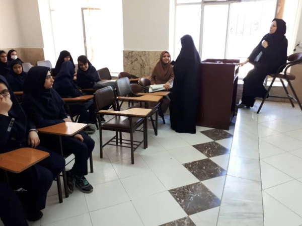 بازدید دانش آموزان دبیرستان    از پردیس شهید صدوقی در هفته بزرگداشت کارورزی 6