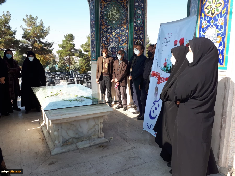 زیارت مزار شهدا در هفته گرامیداشت بسیج توسط کارکنان پردیس شهید صدوقی 2