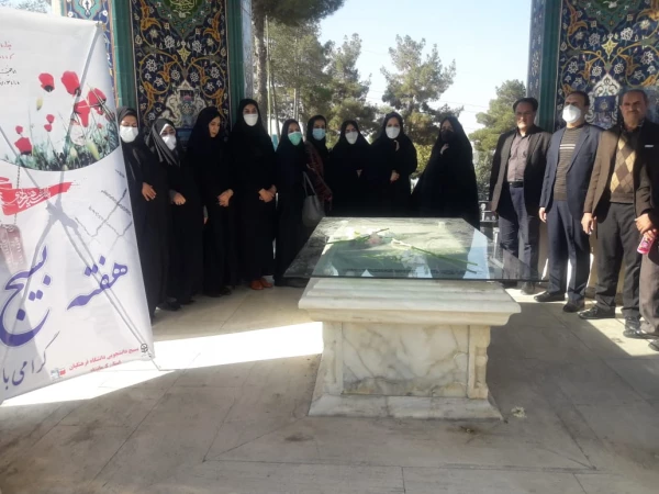 زیارت مزار شهدا در هفته گرامیداشت بسیج توسط کارکنان پردیس شهید صدوقی 2