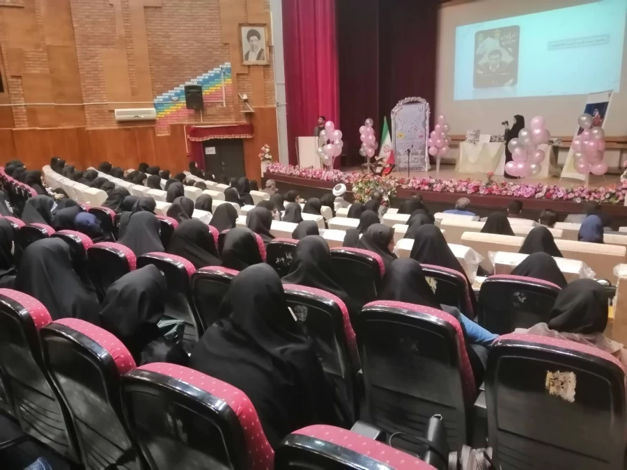 مراسم بزرگداشت روز دانشجو و تجلیل از نخبگان دانشجو معلم پردیس شهید صدوقی دانشگاه فرهنگیان کرمانشاه 14