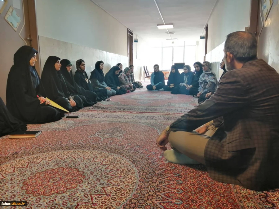 نشست صمیمی سرپرست شهید صدوقی دکتر رحیم زاده ، معاون پشتیبانی آقای فلاحی و سرپرستان خوابگاه با دانشجومعلمان نماینده اتاق بلوک سه 4