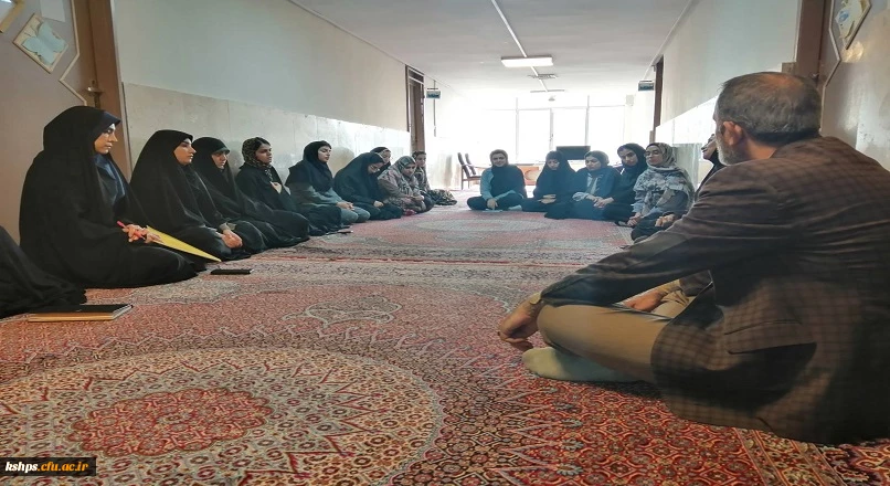 نشست صمیمی سرپرست شهید صدوقی دکتر رحیم زاده ، معاون پشتیبانی آقای فلاحی و سرپرستان خوابگاه با دانشجومعلمان نماینده اتاق بلوک سه 5