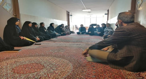 نشست صمیمی سرپرست شهید صدوقی دکتر رحیم زاده ، معاون پشتیبانی آقای فلاحی و سرپرستان خوابگاه با دانشجومعلمان نماینده اتاق بلوک سه 4