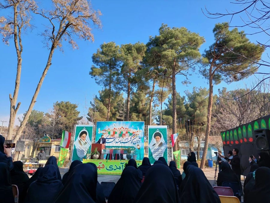 بوی پیراهن خونین کسی می آید 27