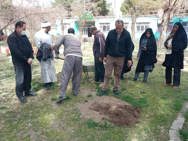 مراسم درختکاری به یاد شهدای دانشجو معلم مرکز 8