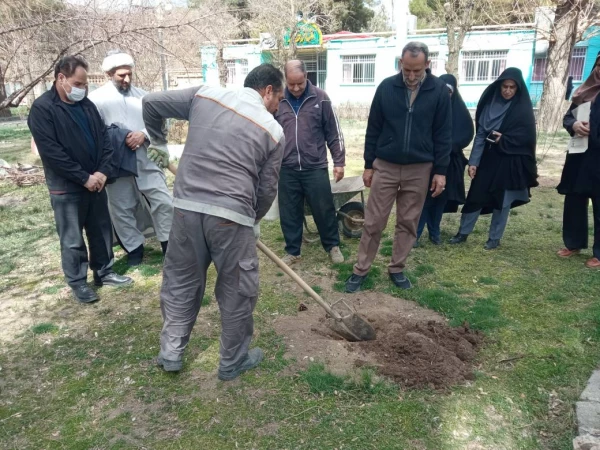 مراسم درختکاری به یاد شهدای دانشجو معلم مرکز 10